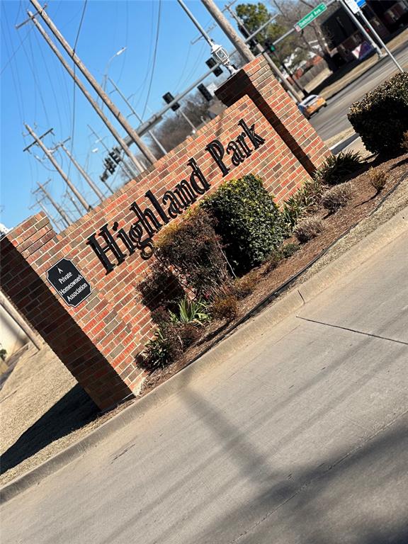 GREAT CONDO NEAR OU CAMPUS, SHOPPING AND RESTAURANTS. TWO GD SIZE BEDROOM WITH WALKIN CLOSETS & TWO FULL SIZE BATHROOM. LOTS OF STORAGE THROUGHOUT WITH COVER PATIO WITHIN A FEW STEPS AWAY TOWARDS THE COMMUNITY POOL.