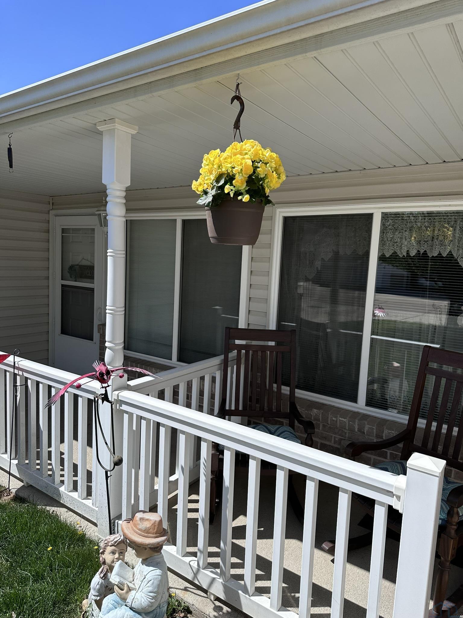 1100 Meadow View 2