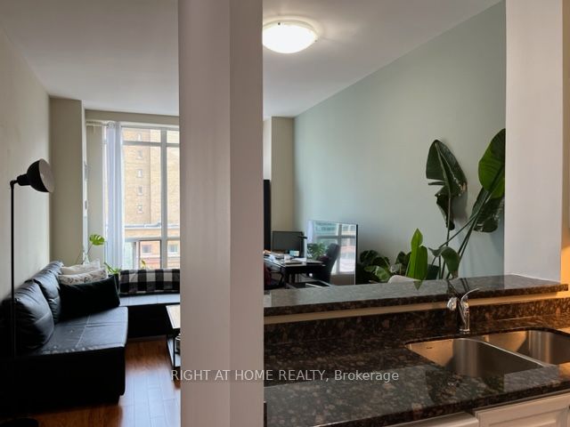 7 E King St 1215