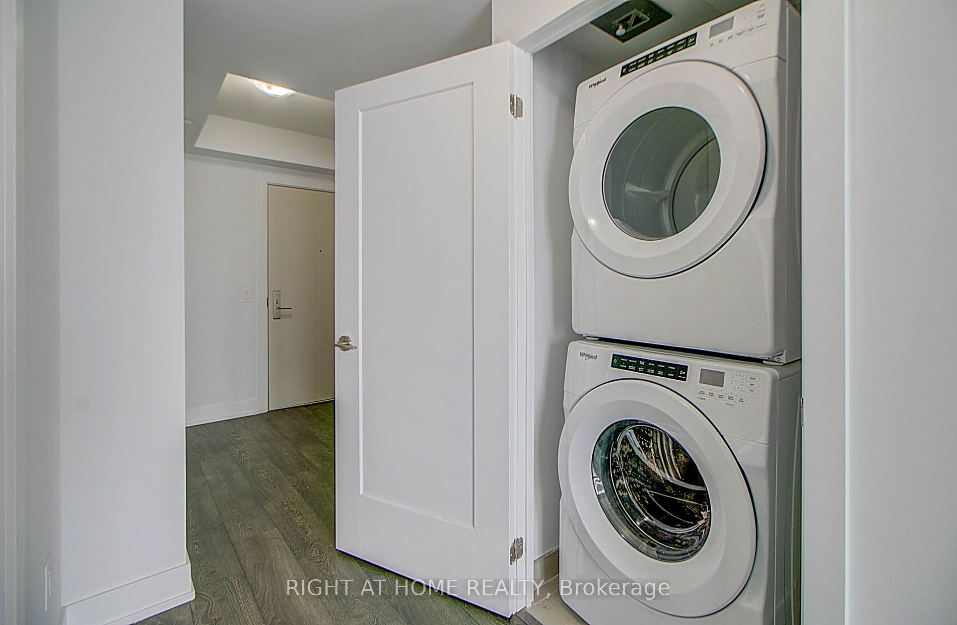 2550 N Simcoe St 2407