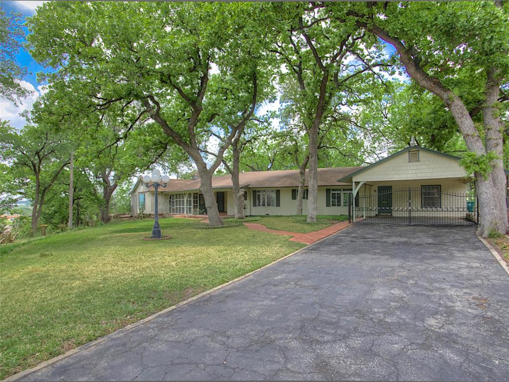 1901 Bluebird Avenue