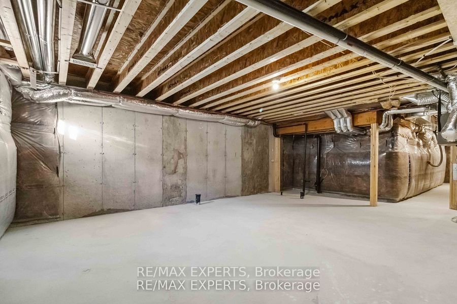 33 Kinloss St