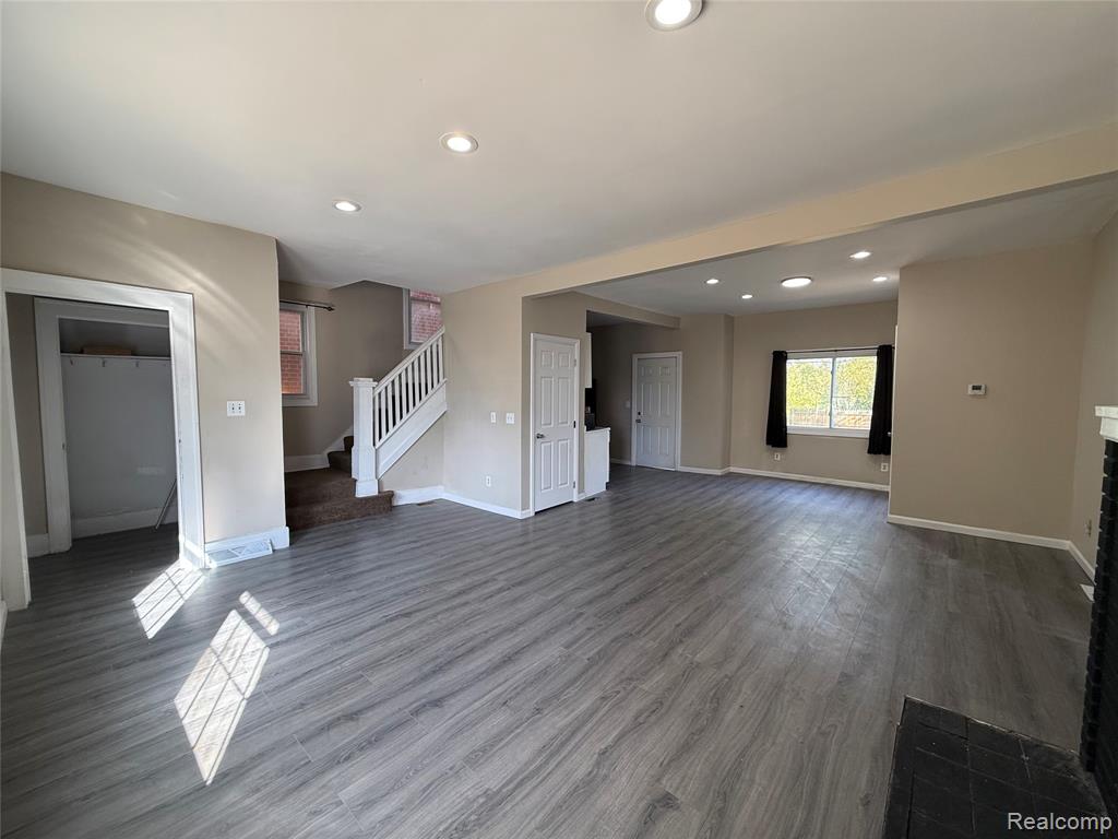 15344 Dexter Avenue