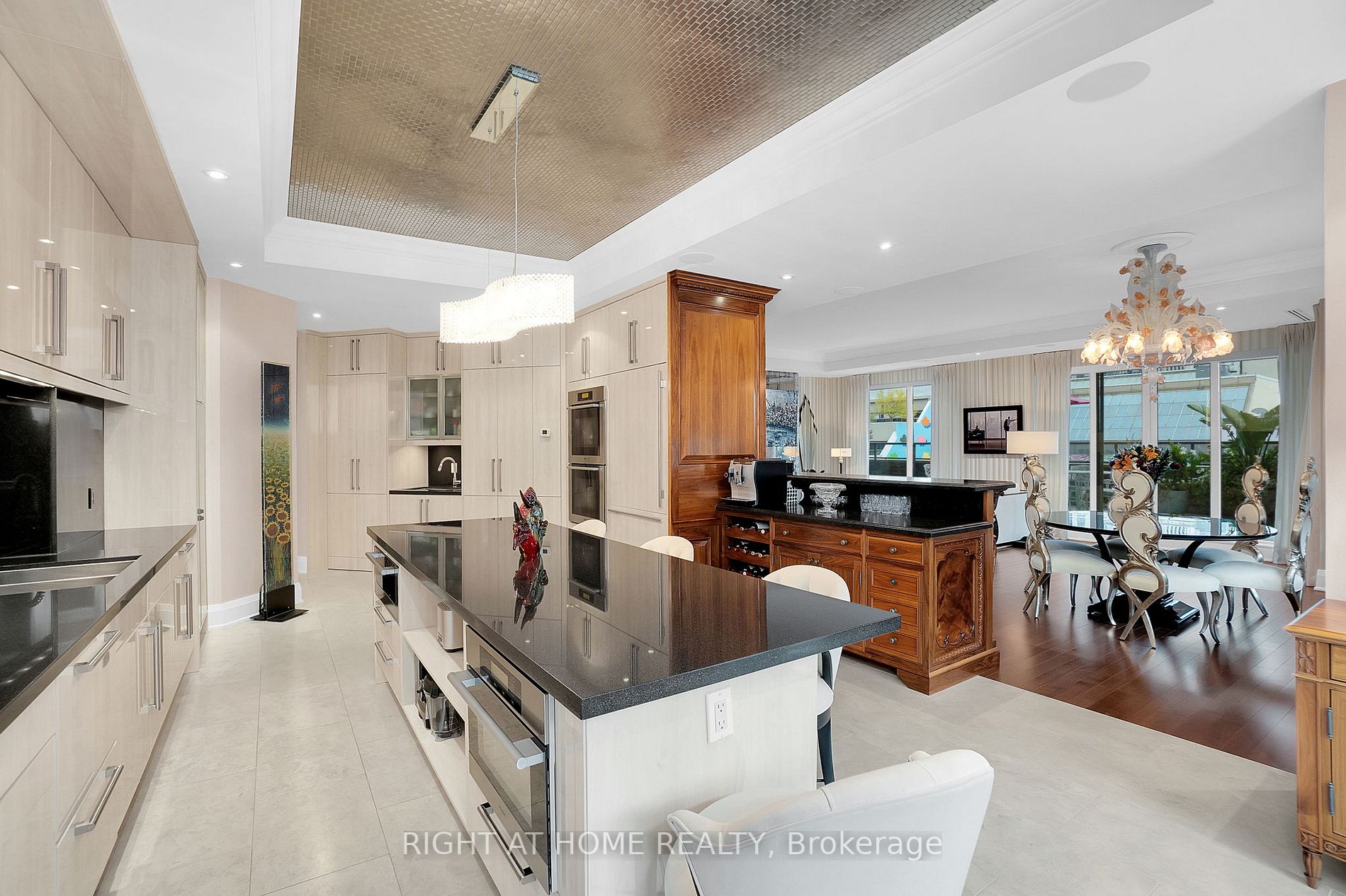100 Yorkville Ave 301