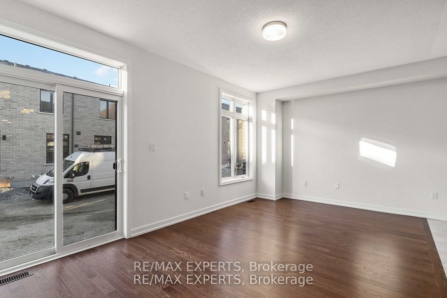 33 Kinloss St