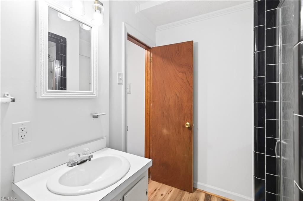 2 Larchmont Crescent