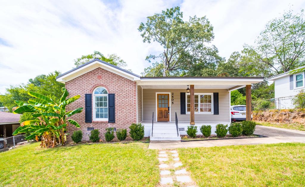 For Rent: 2505 10th Ave S  Available: 6 Oct Square Footage: 1587 Square Meters: 147.5 Pets: Yes Additional Pet Deposit (refundable): $900 One-time Pet Fee (non-refundable): $250 per pet Security Deposit: $1800 Pest Control included: No Bedrooms: 3, Bathrooms: 2 Utilities included: No Washer & Dryer included: No Stories: 1 Floor Type: LVP Fenced Yard: Yes Garage: No