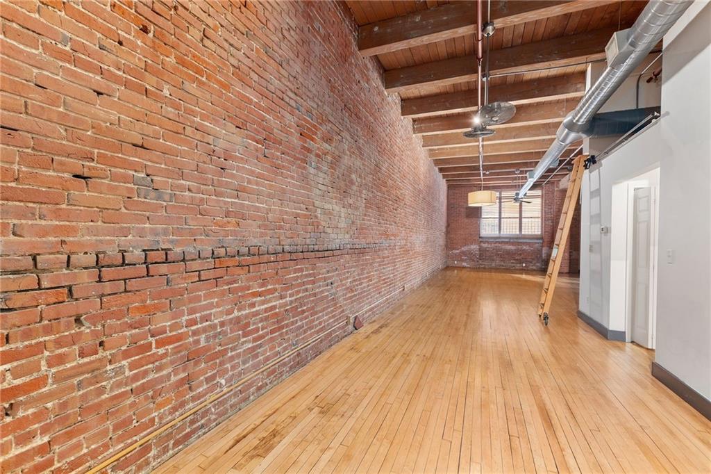 306 W 7th Street 101