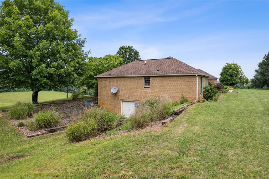 377 Thomas Loop Road