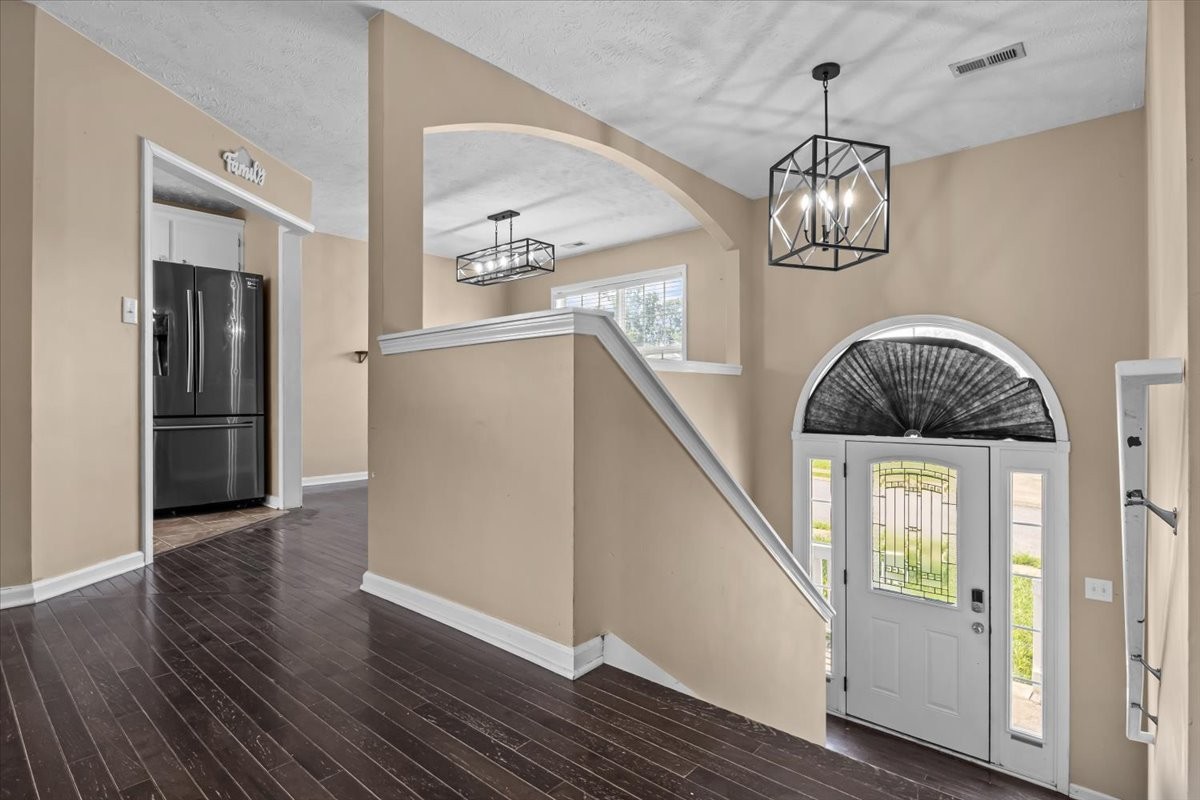 1613 Broad Cir