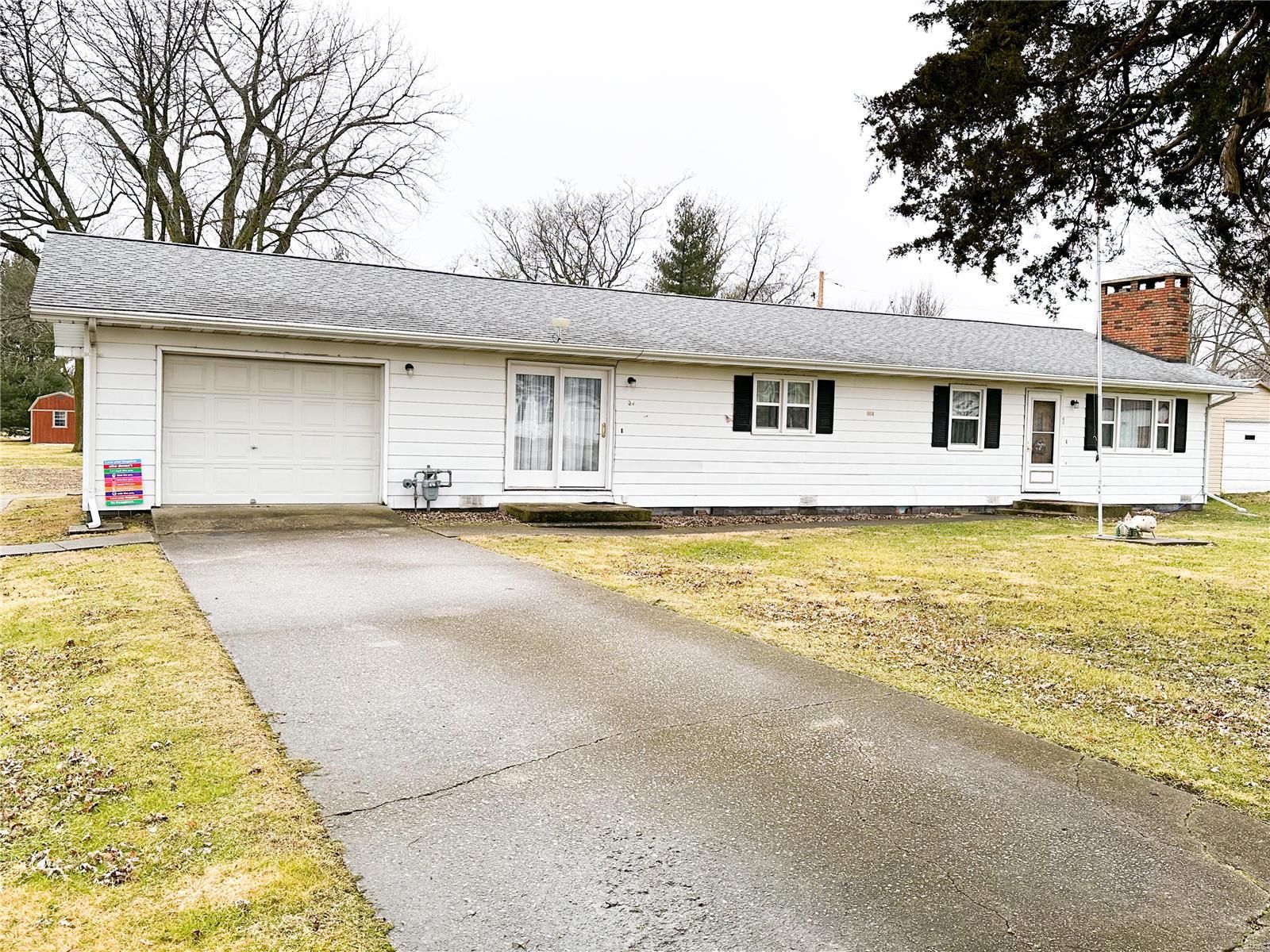 89,900 104 W 1st Street Coffeen IL 62017 Montgomery County Realty