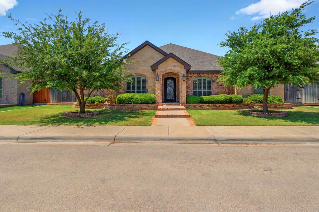 GORGEOUS 5 BEDROOM/ 3 BATH HOME WITH BEAUTIFUL SOARING CEILINGS, ROUNDED ARCHWAYS & STONE GAS FIREPLACE! TWO SEPARATE DINING SPACES & GOURMET KITCHEN SPACE w/DOUBLE OVENS, GAS COOKTOP, DOUBLE ISLANDS & RICH WOOD CABINETS! JACK & JILL SEPARATE TWO GUEST ROOMS, 2nd GUEST BATH WITH HALL ACCESS! LARGE PRIMARY SUITE OFFERS HIGH TRAY CEILINGS, JETTED TUB & HUGE WALK-IN CLOSET w/BUILT-INS! LANDSCAPED BACKYARD COMPLETE WITH ADDED SOD & SPRINKLER SYSTEM! 1% BUYER CLOSING COST ASSISTANCE.