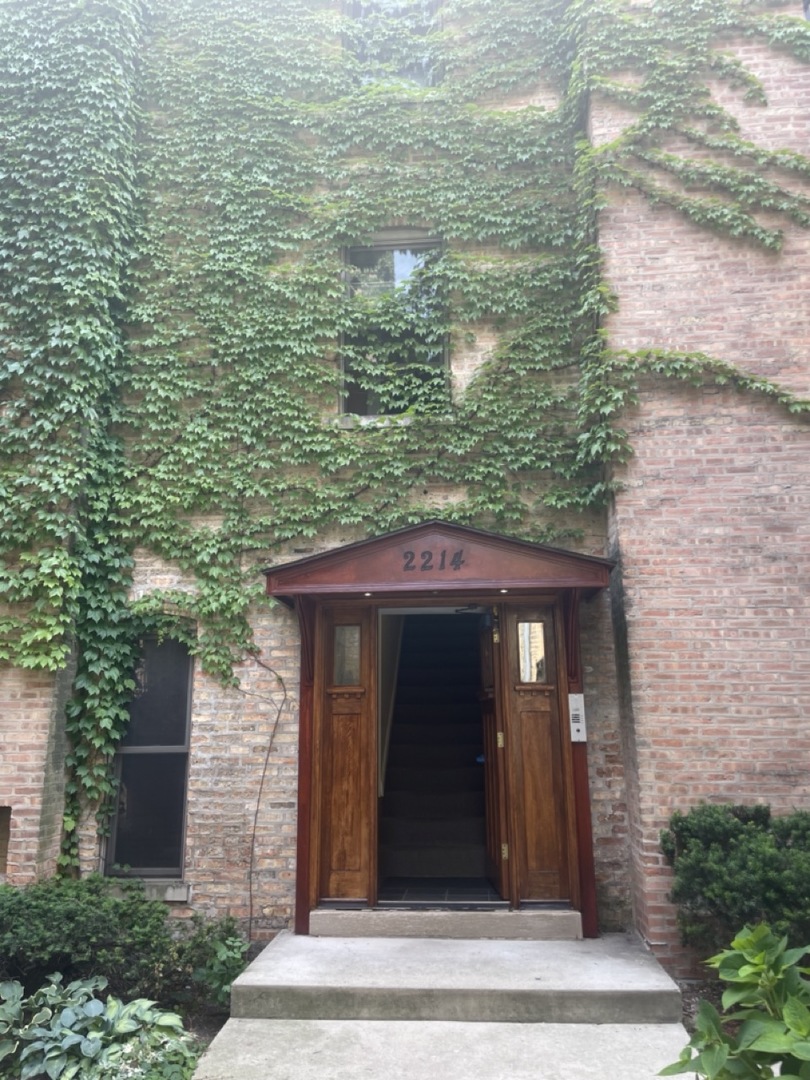 This is your new Lincoln Park home!  Lots of light in this 1 bedroom 1 bathroom condo. Upgraded Kitchen with stainless steel appliances and granite counters.  Hardwood floors throughout.  Upgraded bathroom for that modern look. Laundry in unit. Central air and heat.   For those lazy summer days enjoy the outside on your large shaded deck. Walking distance to the North Avenue Beach, public transportation, Lincoln Park Zoo and bars and restaurants - all that Lincoln Park has to offer.  Zoned parking  or use SpotHero.