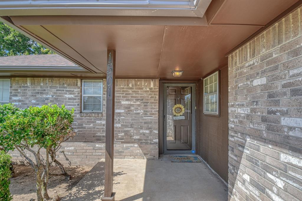 3/2/2 with great updates: New Heat coil, furnace & A/C. New water heater 2022, Class 4 Hail resistant roof 2015, New steel entry door as well as garage side door with outside painting. Large kitchen with updated tile and Olive Tree Luxury Vinyl flooring throughout in 2023. Newer windows and sliding glass doors plus insulated garage doors. Gas fireplace, tons of storage and huge private backyard on cul-de-sac lot with no rear neighbors.