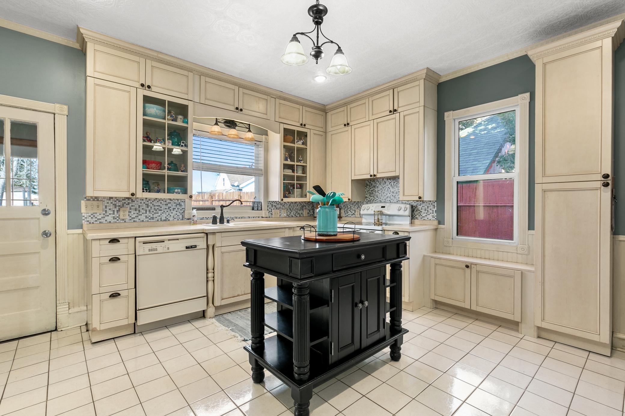 404 3rd Street SE