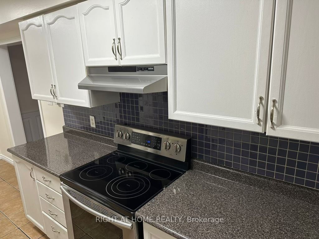 60 Sidney Belsey Cres 103