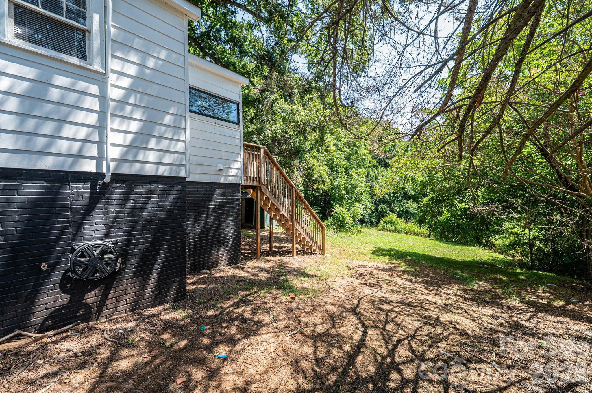 423 N Davis Avenue