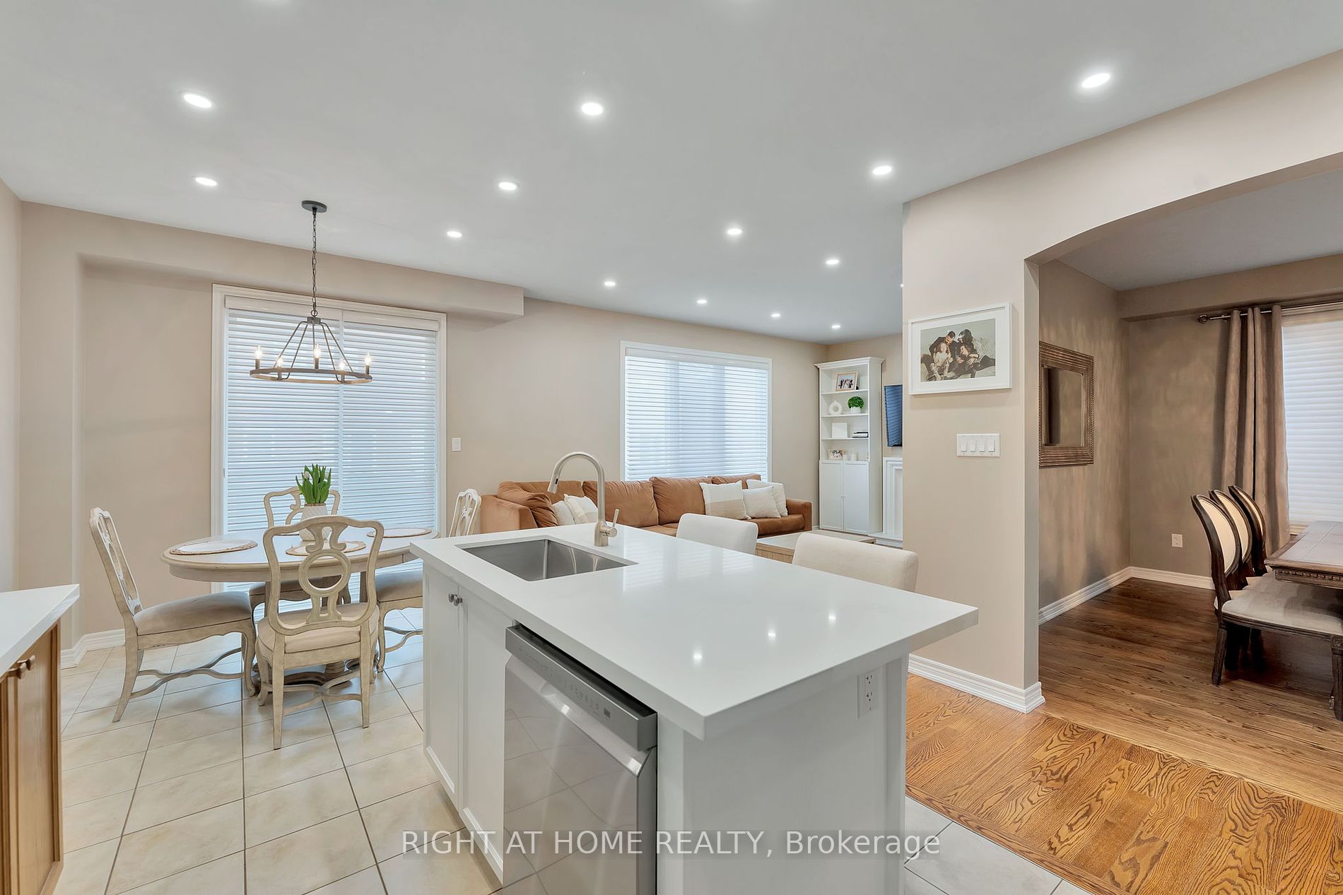 20 Mansard Dr