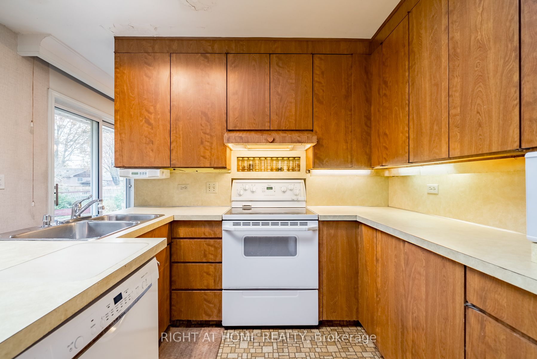 8 Sunset Dr