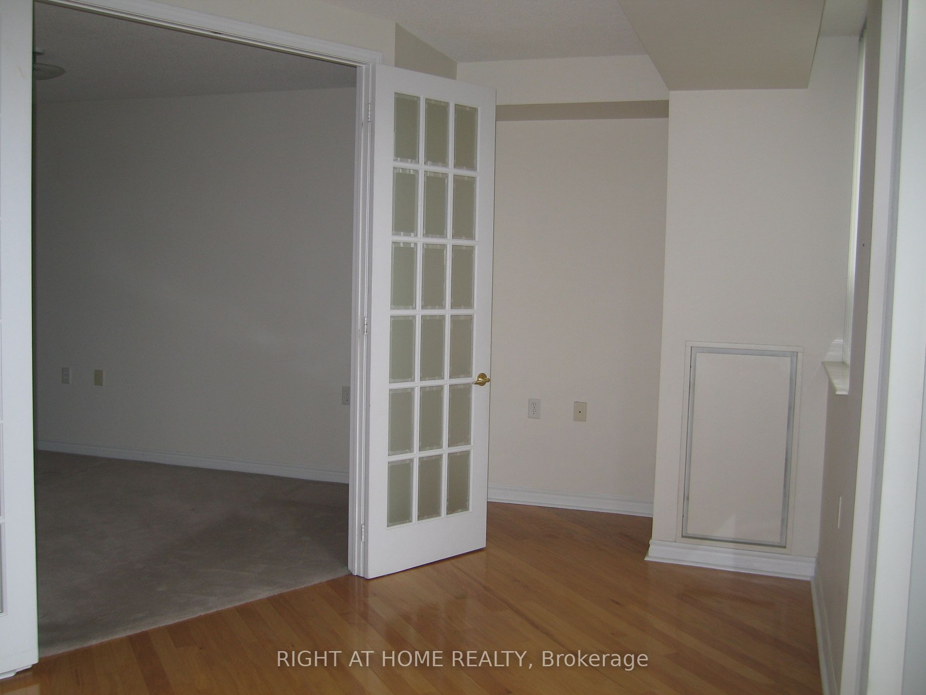 200 E Burnhamthorpe Rd 1506