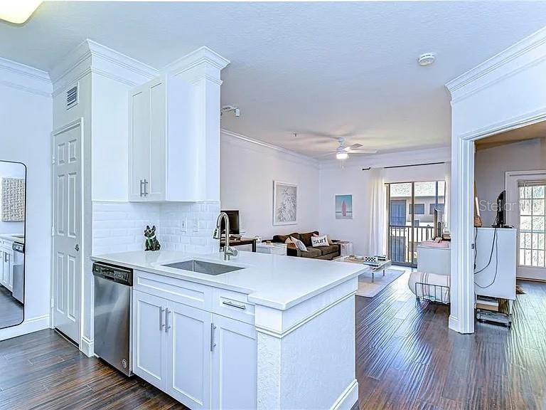 4323 Bayside Village Drive 327