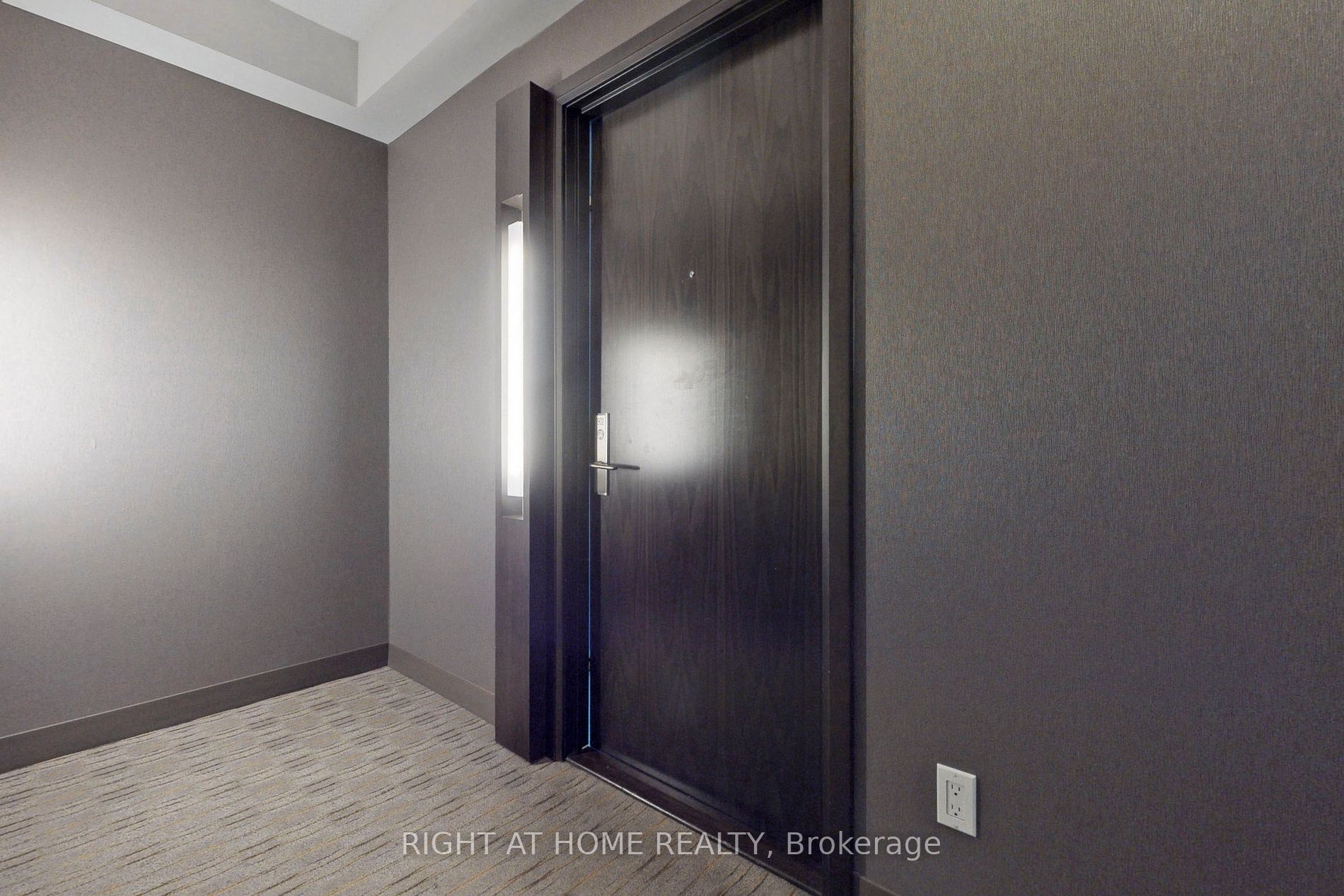 68 Canterbury Pl 902