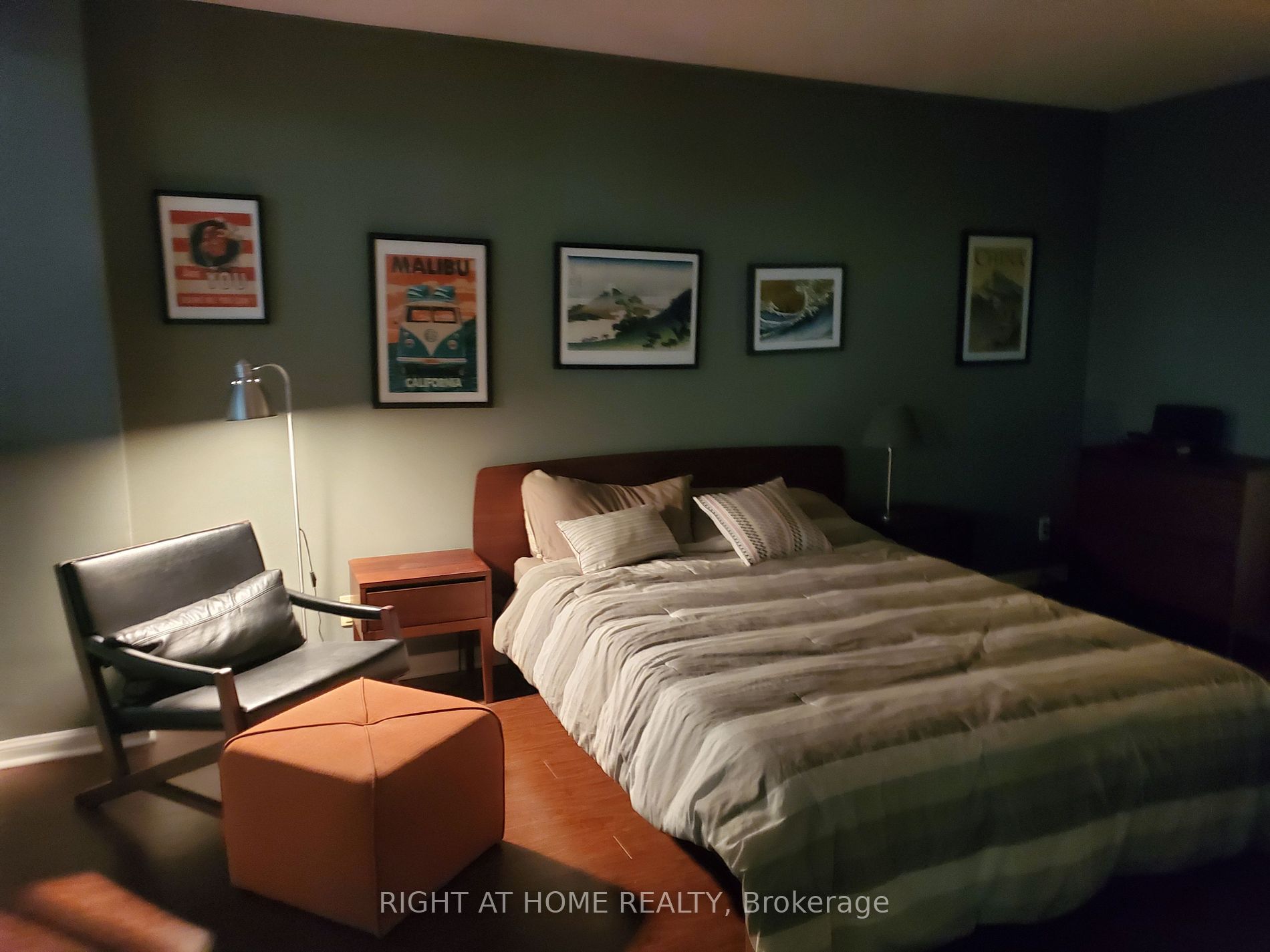 24 W Wellesley St 317