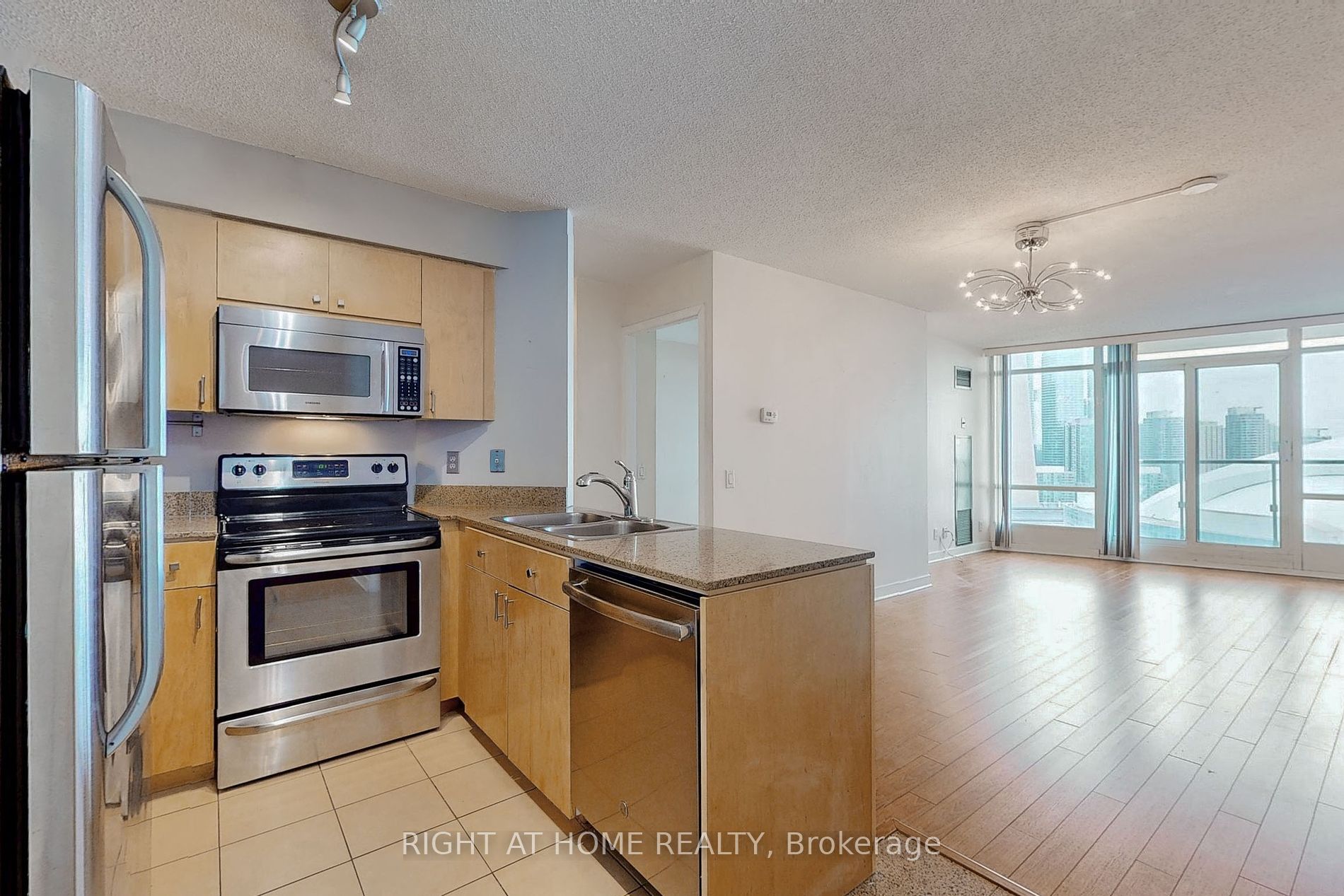 373 W Front St 2808