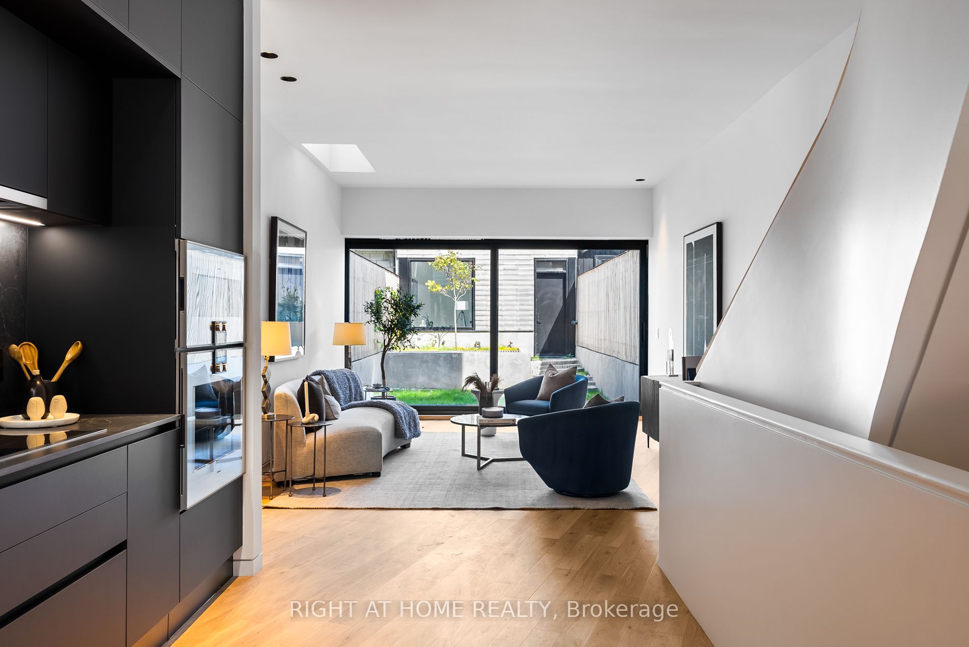 44 Foxley St