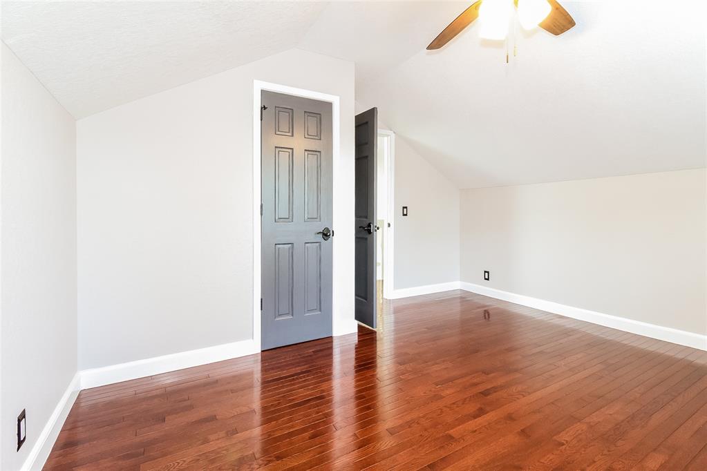 MOVE IN SPECIAL!!1 Month Free on a 15-Month Lease: Free rent applies to the second full month.**To be eligible for this special offer move-in must occur within 14 days of approval. Discover this spacious and well-appointed 5-bedroom, 2.5-bath home in Norman—perfect for those seeking comfort, style, and convenience. Enjoy luxury wood-look flooring throughout, complemented by sleek black appliances and beautiful stone countertops in the kitchen. Two expansive living rooms give the ultimate space for entertaining. The large, fully fenced backyard provides plenty of room to relax, play, or entertain. Ideally situated for easy commuting and day-to-day living, this home is just 13 minutes from the OU campus, 12 minutes from the heart of Moore, and 21 minutes from downtown OKC. With quick access to major highways and minutes from shopping, dining, and the scenic Sutton Wilderness Trail Park, it offers the ideal blend of tranquility and accessibility. Don’t miss the chance to make it yours!