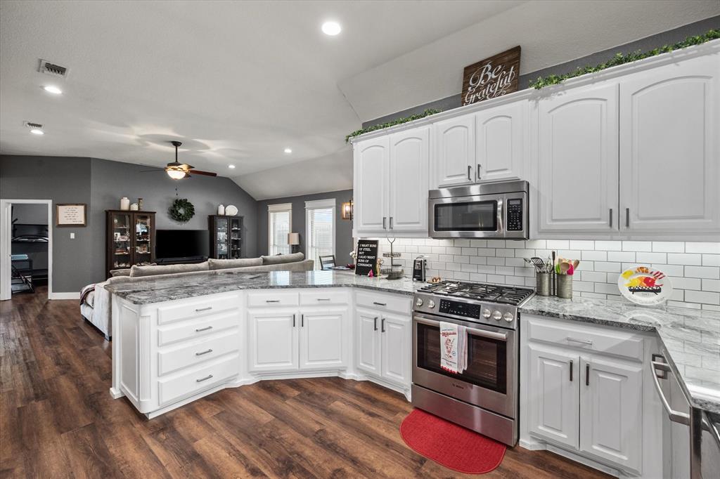 2811 London Lane
