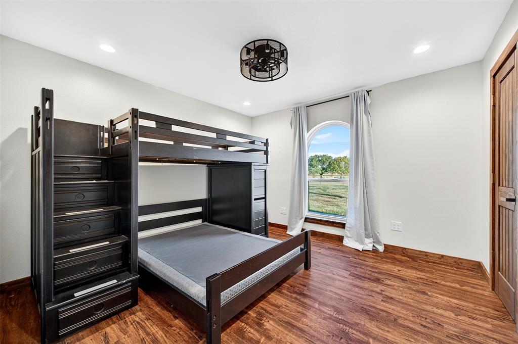 616 E Bells Boulevard