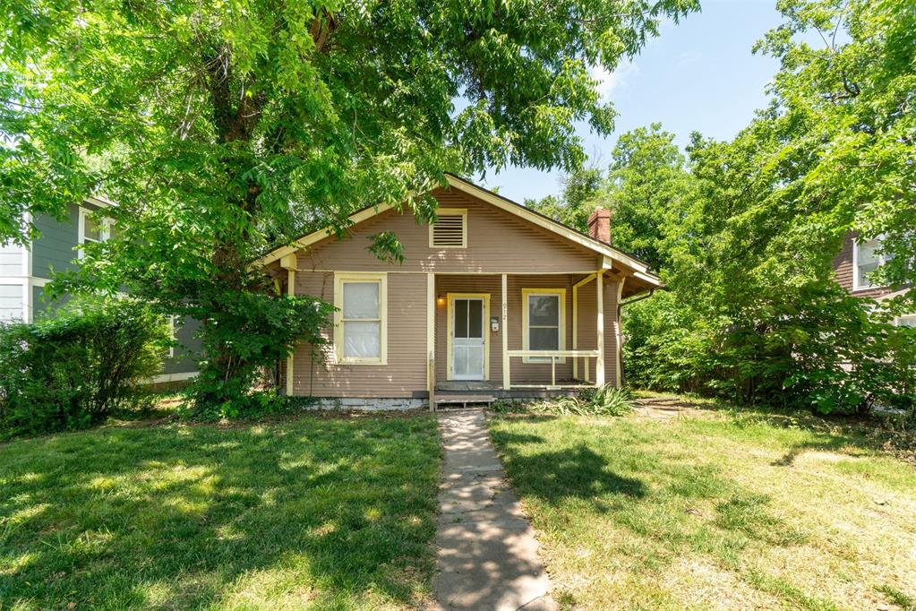 Welcome to this charming property located in the highly sought-after Miller Historic District, just steps from the
University of Oklahoma campus. This home is an incredible opportunity for investors or homeowners looking for a rewarding renovation project with exceptional potential. With its original character, this home is ideal for those who appreciate historic charm and want to bring new life to a timeless property. The layout allows for flexible use of space, making it easy to tailor to your vision and lifestyle. Whether you’re restoring for personal use or developing for resale or rental, the value is undeniable. Don’t miss your chance to own a piece of Norman’s history in a location that’s walking distance to campus, shopping, dining, and all that this vibrant community has to offer.