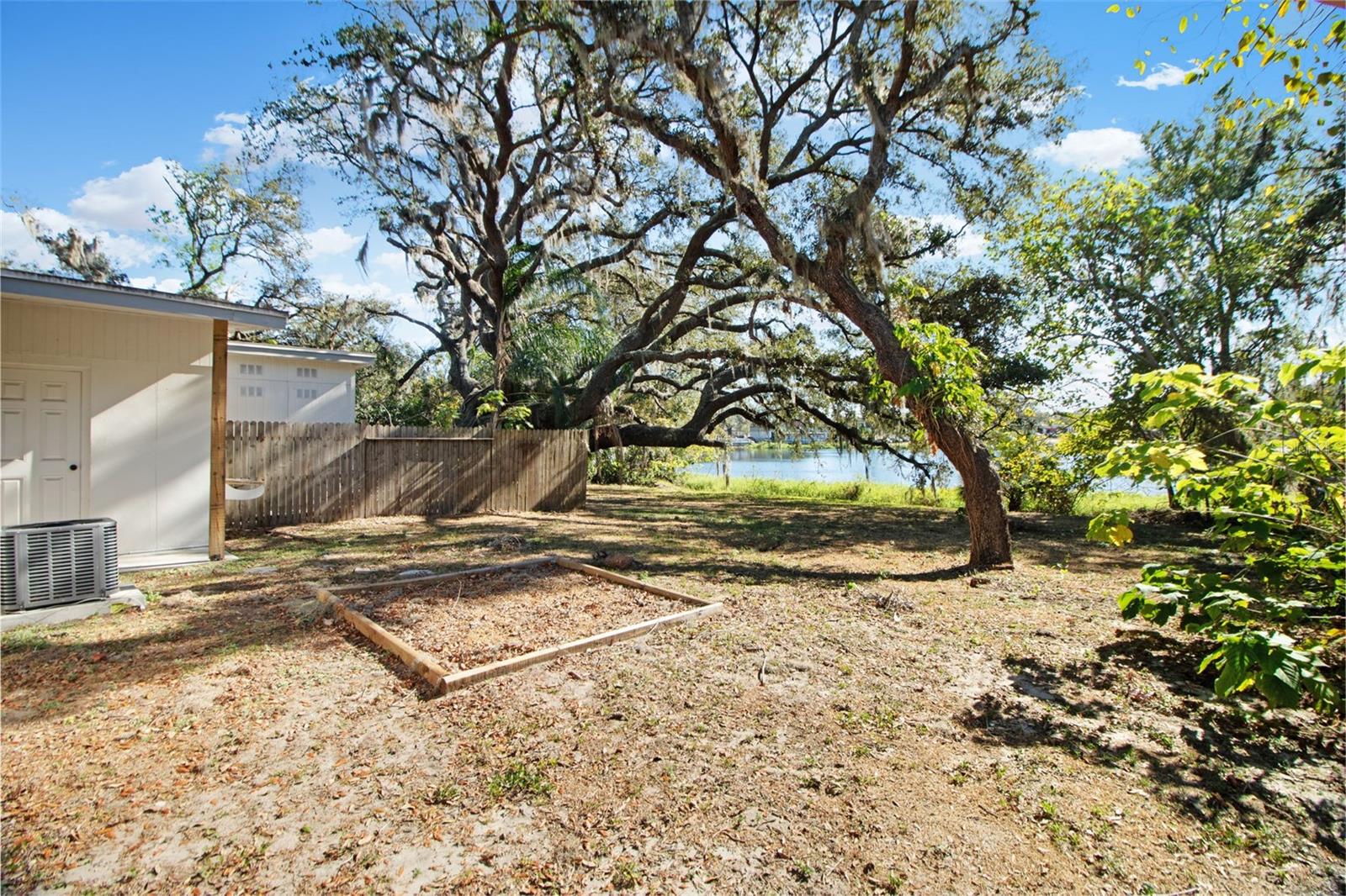 1217-1219 Lakeside Drive