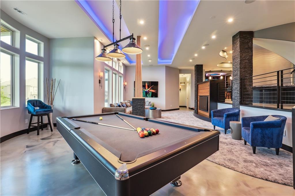 10239 N Kansas Avenue