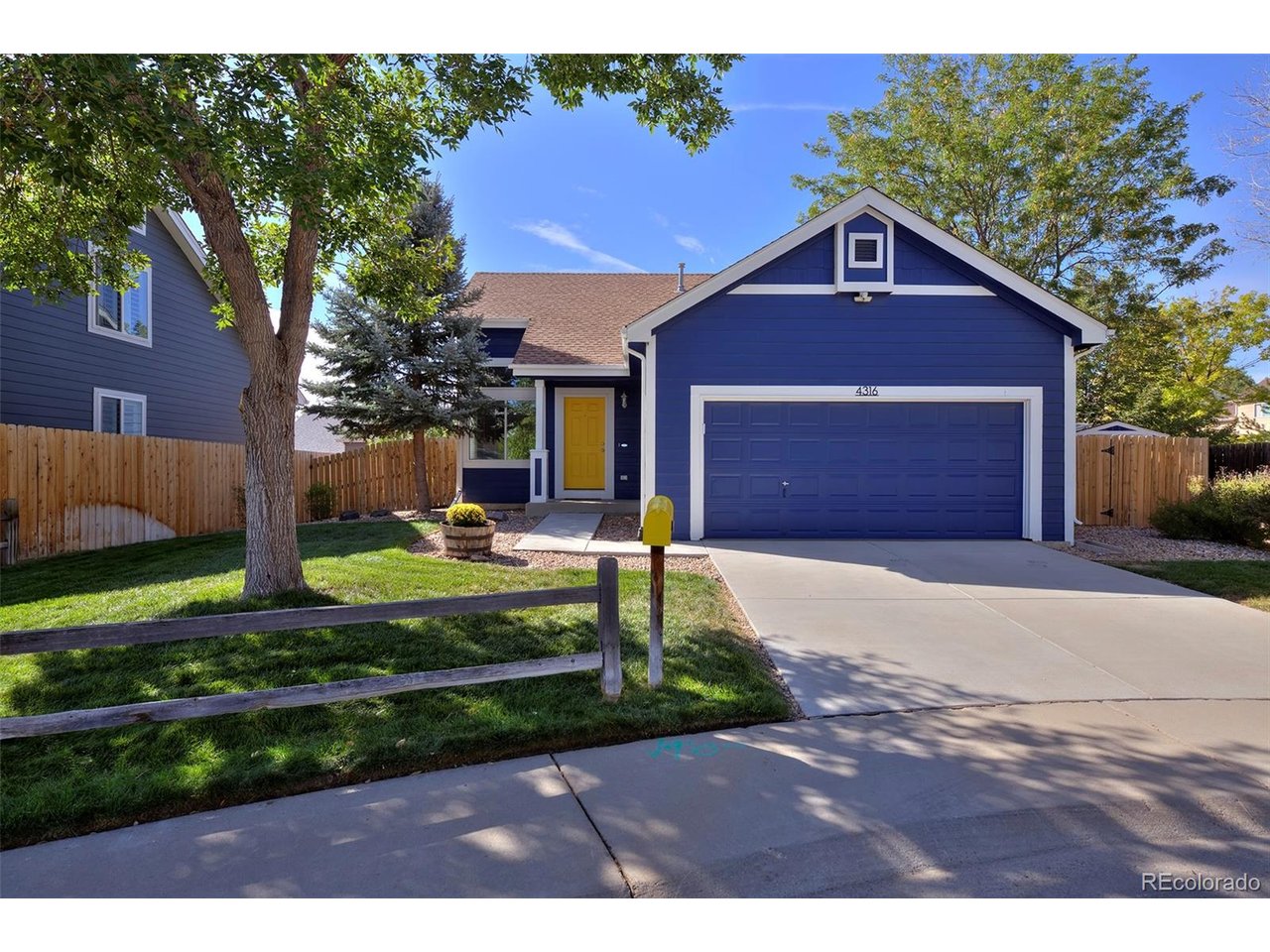 If we're handing out awards for the most adorable home, we have a clear winner. Infact, this cheery Broomfield 2-bedroom wins on so many levels: It's move-in-ready andclose to open space, with lots of improvements, an unusually private and charmingbackyard, and no HOA.This single-level home opens up inside, with soaring ceilings, abundant natural light andbeautiful plank flooring. A fresh-faced kitchen features crisp white cabinetry, quartzcountertops, stainless steel appliances and a stylish, designer tile backsplash. Bothbedrooms have brand-new carpet, while the spacious bathroom features stylish tileworkand granite counters. Even the laundry room goes above and beyond with generousstorage and direct garage access.Outside, mature trees create a leafy retreat made for afternoon hammock napping andevenings clinking glasses on the deck with privacy fencing. The backyard features low-maintenance landscaping, a separate dog run, a raised garden bed and a storage shedwith a skylight (hello, artist retreat or garden hideaway!). Newer windows, furnace andwater heater provide peace of mind, while a Nest thermostat and 220V garage outletadd efficiency.Make this little charmer your personal prize, and enjoy life tucked away on a quiet cul-de-sac near Broomfield Commons Open Space, Paul Derda Recreation Center,shopping and dining.