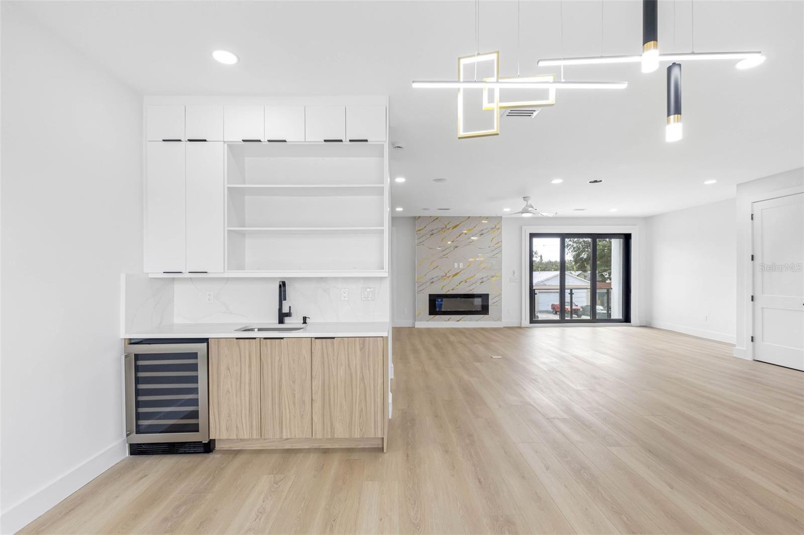 101 W Warren Avenue 2