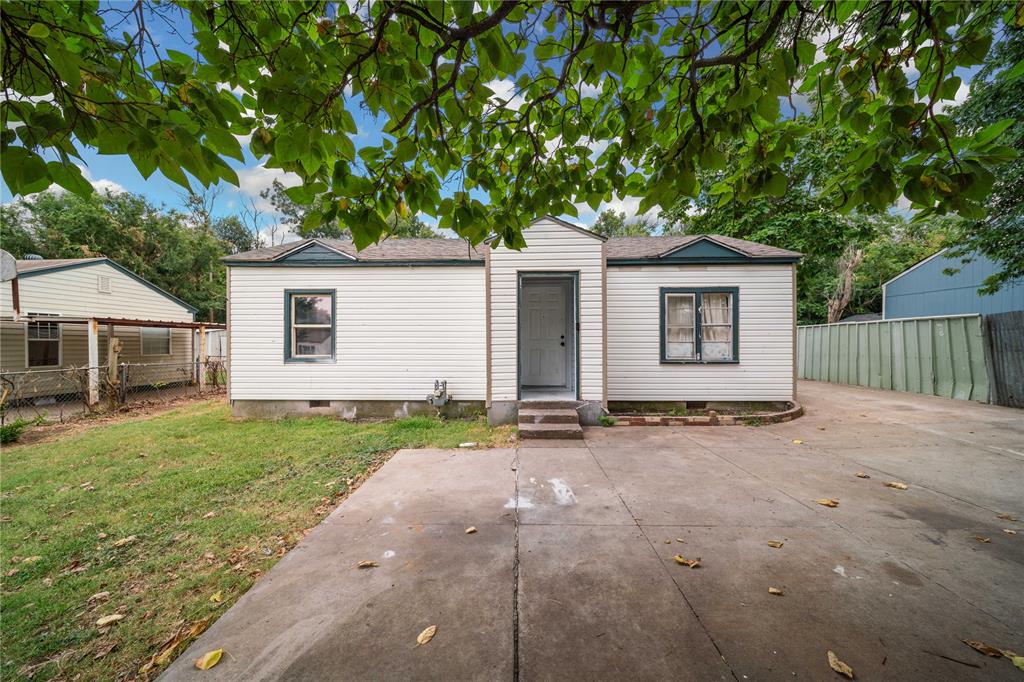 Investment Opportunity – Turnkey Rental Property in SW OKC! Welcome to 3820 SW 34th Street, Oklahoma City, OK 73119 a prime opportunity for investors looking to add a cash-flowing property to their portfolio. Situated in an established neighborhood with easy access to major highways, shopping, and dining, this property offers consistent rental demand and long-term potential. Whether you're a seasoned investor or just getting started, this property is a smart addition with reliable cash flow and minimal hassle. Bonus Opportunity: The home next door is also available for purchase, making this an ideal chance to expand your investment footprint with two income-producing properties side by side. Don’t miss out on this turnkey investment in a growing Oklahoma City market!