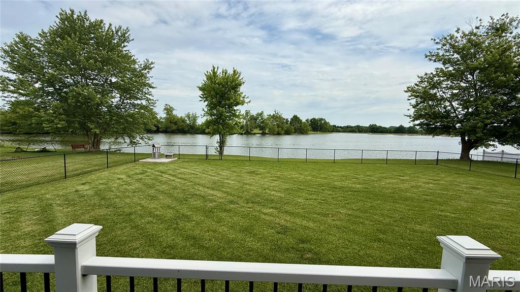 11214 W Lakeshore Drive
