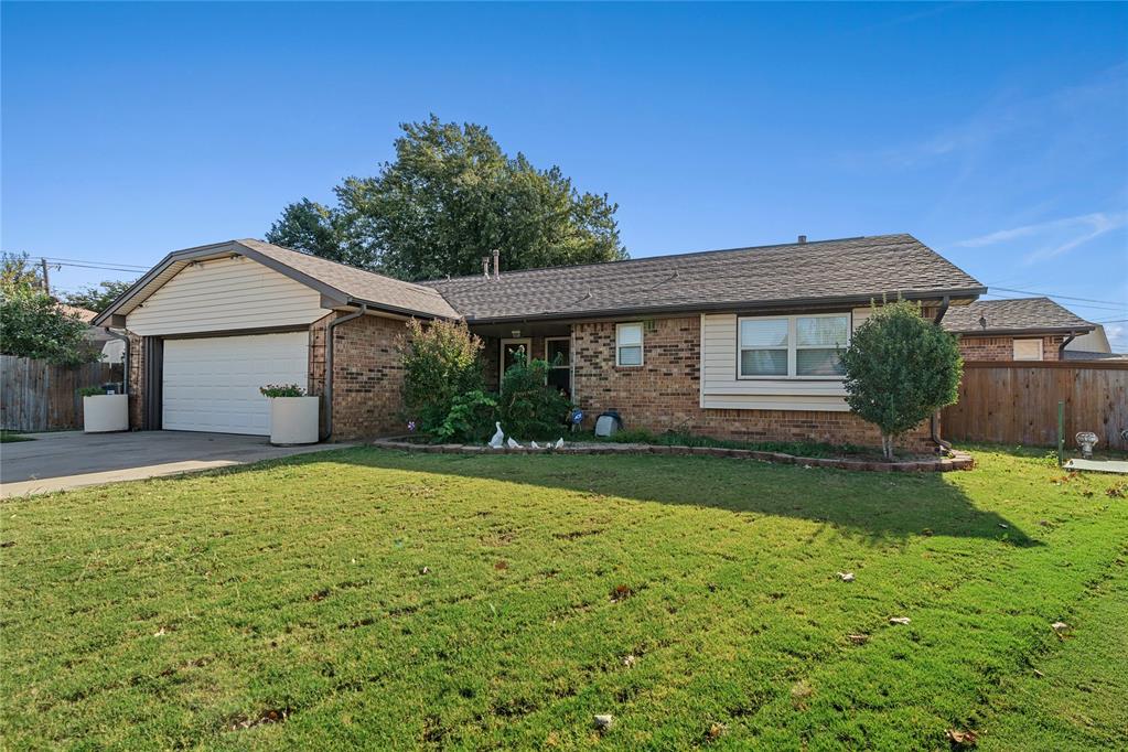 This beautiful 4 bedroom. 3 bath home sits on a large lot in a quiet cul-de-sac, giving you the perfect amount of space and privacy.  The bedrooms are all spacious.
Step outside and enjoy the oversized backyard - ideal for kids, pets & get togethers.  There is also a storage shed in the back and is currently living quarters.
If you're looking for comfort, space, and a great neighborhood, this Moore gem checks all the boxes.