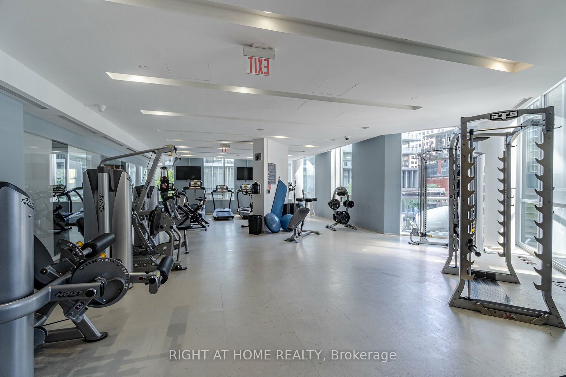 45 E Charles St 3910