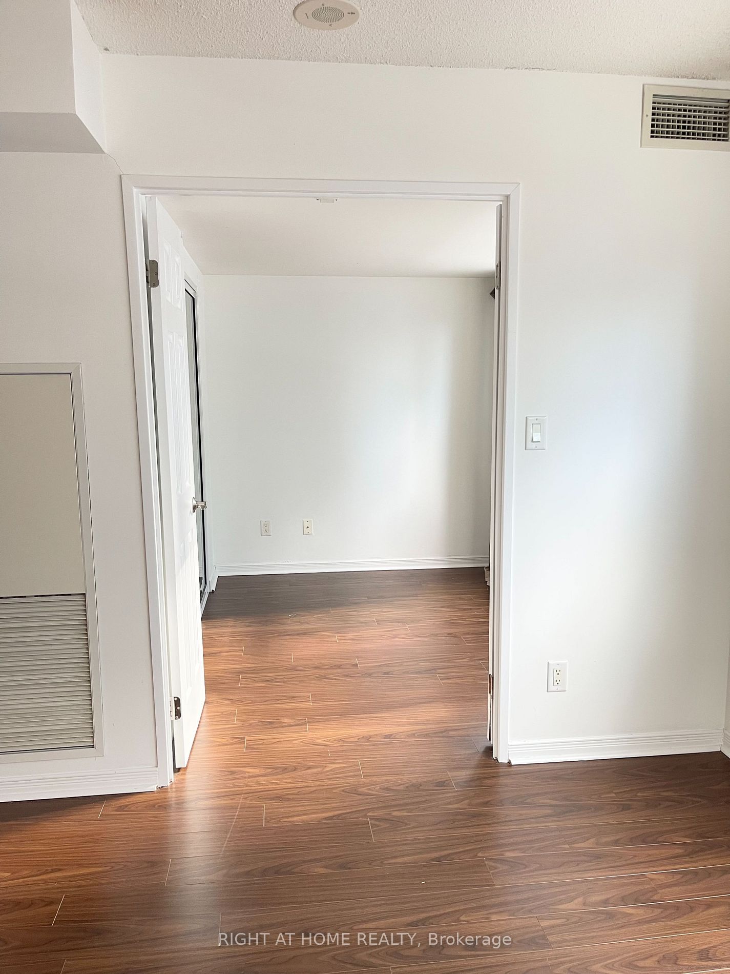 230 E King St 606