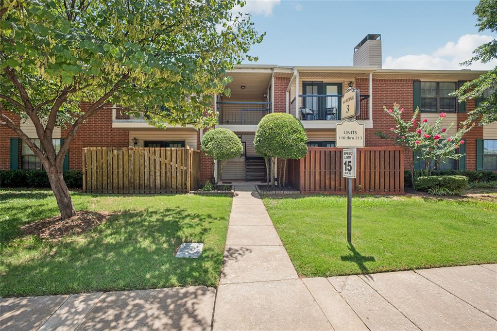 BEAUTIFUL, SPACIOUS & COMPLETELY RENOVATED 2 BEDROOM, 2 FULL BATH, CENTRALLY LOCATED IN THE GATED, PRISTINE & QUIET HEMINGWAY CONDOMINIUMS, ONLY 1 MILE FROM THE NEW OAK CENTER.  THIS SPACIOUS, INVITING UNIT HAS OVERSIZED PRIMARY BEDROOM W/ FULL  EN-SUITE BATH, W/DOUBLE SINK, GRANITE VANITY & SPACIOUS WALK-IN CLOSET. SECONDARY BEDROOM W/ HALL FULL BATH NEXT DOOR. OPEN CONCEPT LIVING & DINING & WOOD BURNING FIREPLACE, INCLUDES MOUNTED TV. KITCHEN HAS BEAUTIFUL QUARTZ COUNTERTOPS, FULL TILE BACKSPLASH, UNDER MOUNT SINK W/FLEX SPRAY FAUCET. NEW WASHER/DRYER OFF KITCHEN. LUXURY VINYL PLANK WOOD FLOORING THROUGHOUT, BRAND NEW PROGRAMMABLE HVAC SYSTEM, UPDATED HARDWARE THROUGHOUT. NEW RECESSED LIGHTING & CEILING FANS. APPLIANCES INCLUDED. CONDO COMMUNITY IS WELL MAINTAINED W/ MATURE TREES, PROFESSIONALLY LANDSCAPED AND A COMMUNITY POOL. JUST MINUTES AWAY FROM THE OAK, CLASSEN CURVE, TRADER JOE'S, WHOLE FOODS & DOWNTOWN OKC. HOA FEE INCLUDES GATED ENTRY, POOL USAGE, EXTERIOR MAINTENANCE, EXTERIOR INSURANCE, TRASH, SEWER, WATER. OWNER OCCUPANT COMMUNITY ONLY. NO RENTALS ALLOWED. HOA Monthly Fees - $298.77