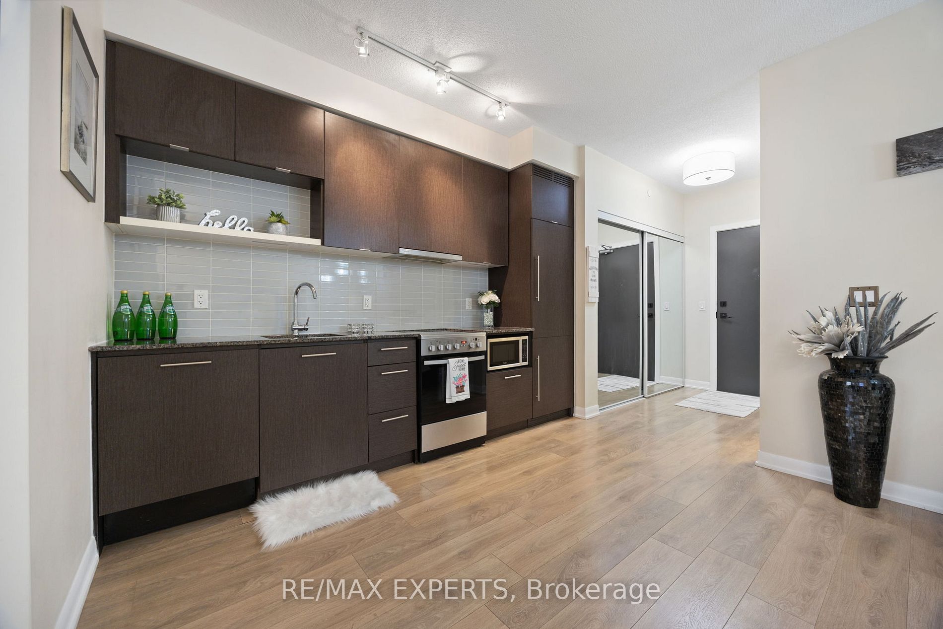 435 W Richmond St 802