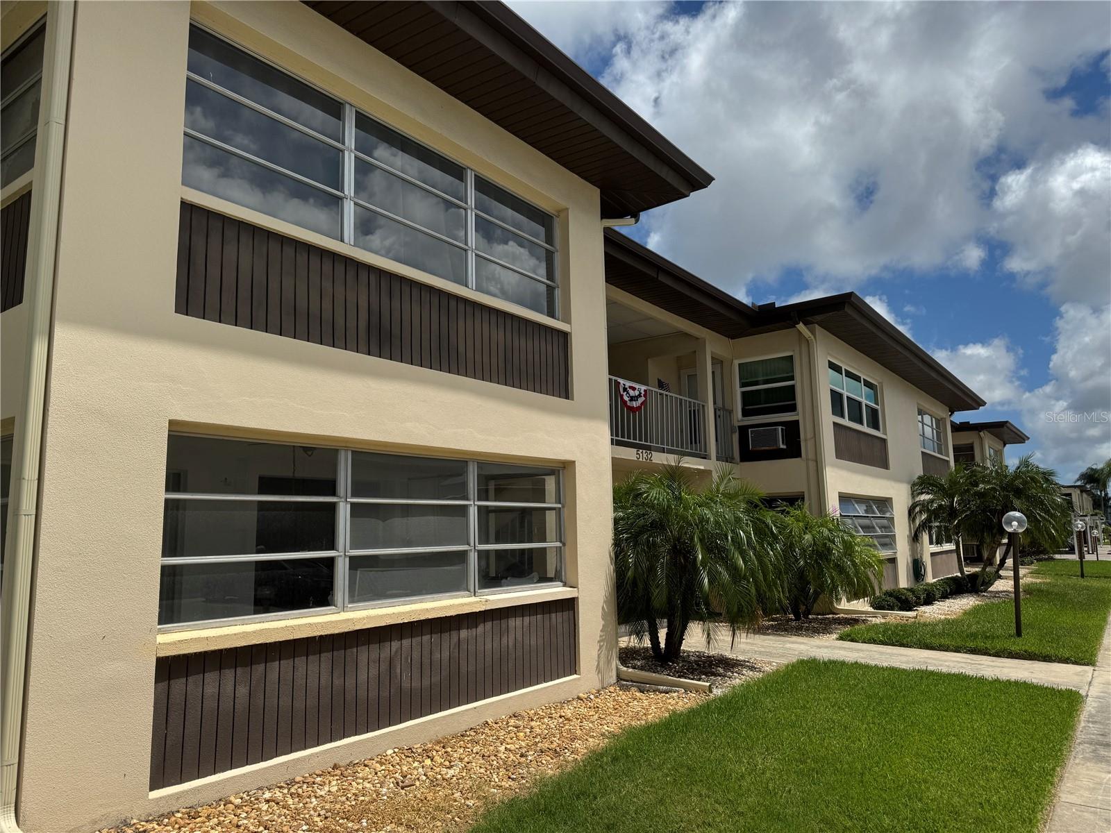 Come make this 1 bedroom condo your own.  Its had the drywall taken out and replaced as well as the electrical plugs, the hvac and water heater.  White Box stage, living dining area open and kitchen needs new cabinets and appliances, counters, to your own taste.  3 miles from Gulf Harbors private beach you can join for $200 a year.  Conveniently located to South Square Mall, US 19, lots of waterfront dining.  45 Minutes from Tampa or St Pete Clearwater Airport.