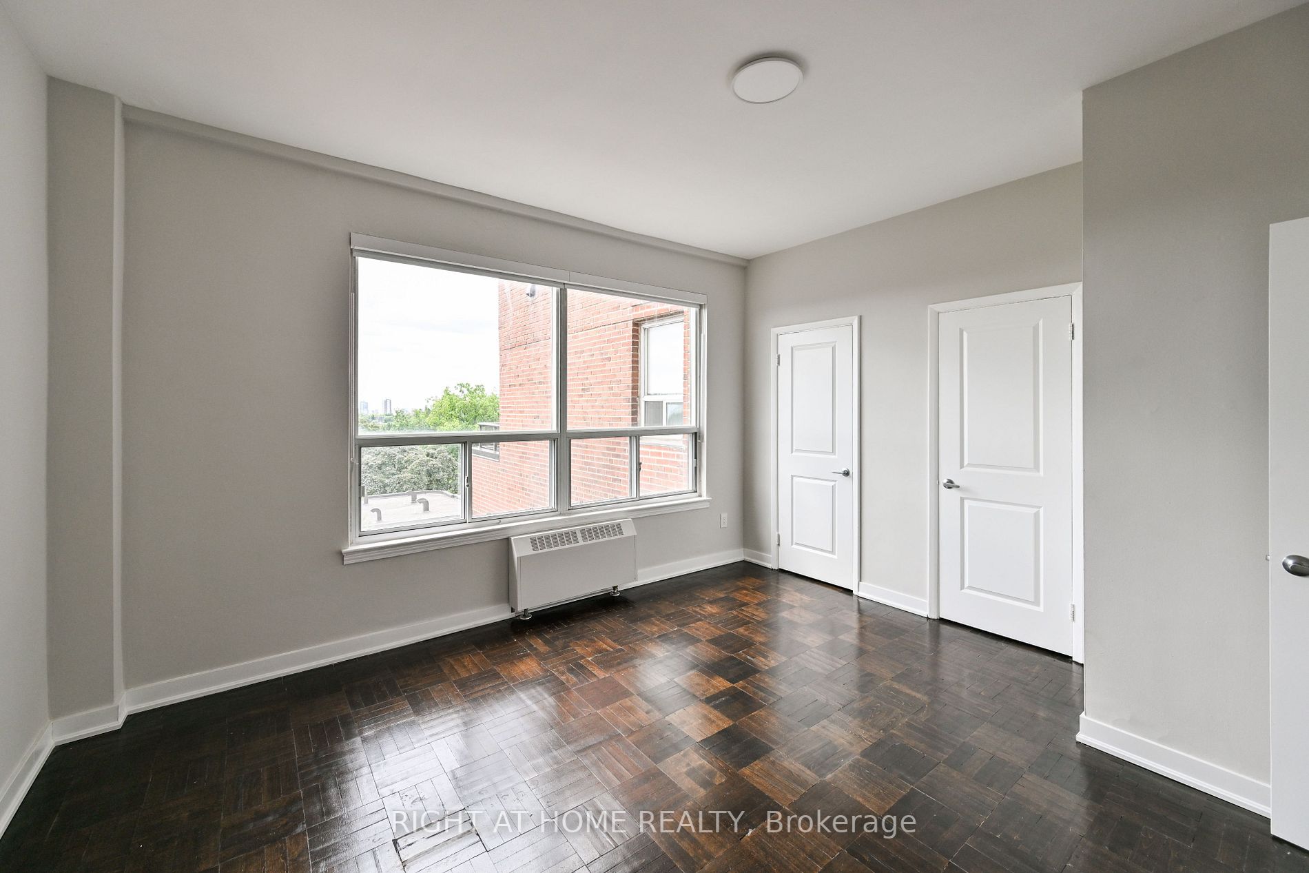 780 W Eglinton Ave 606