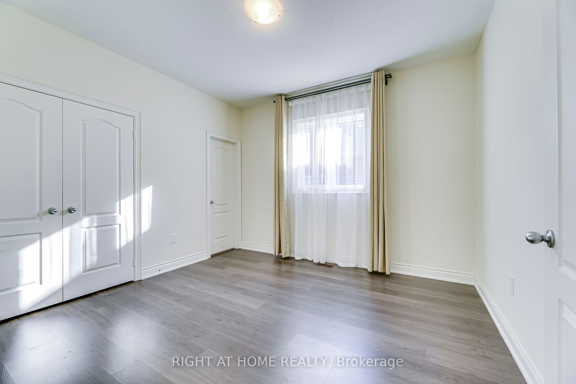 1551 Doran Cres