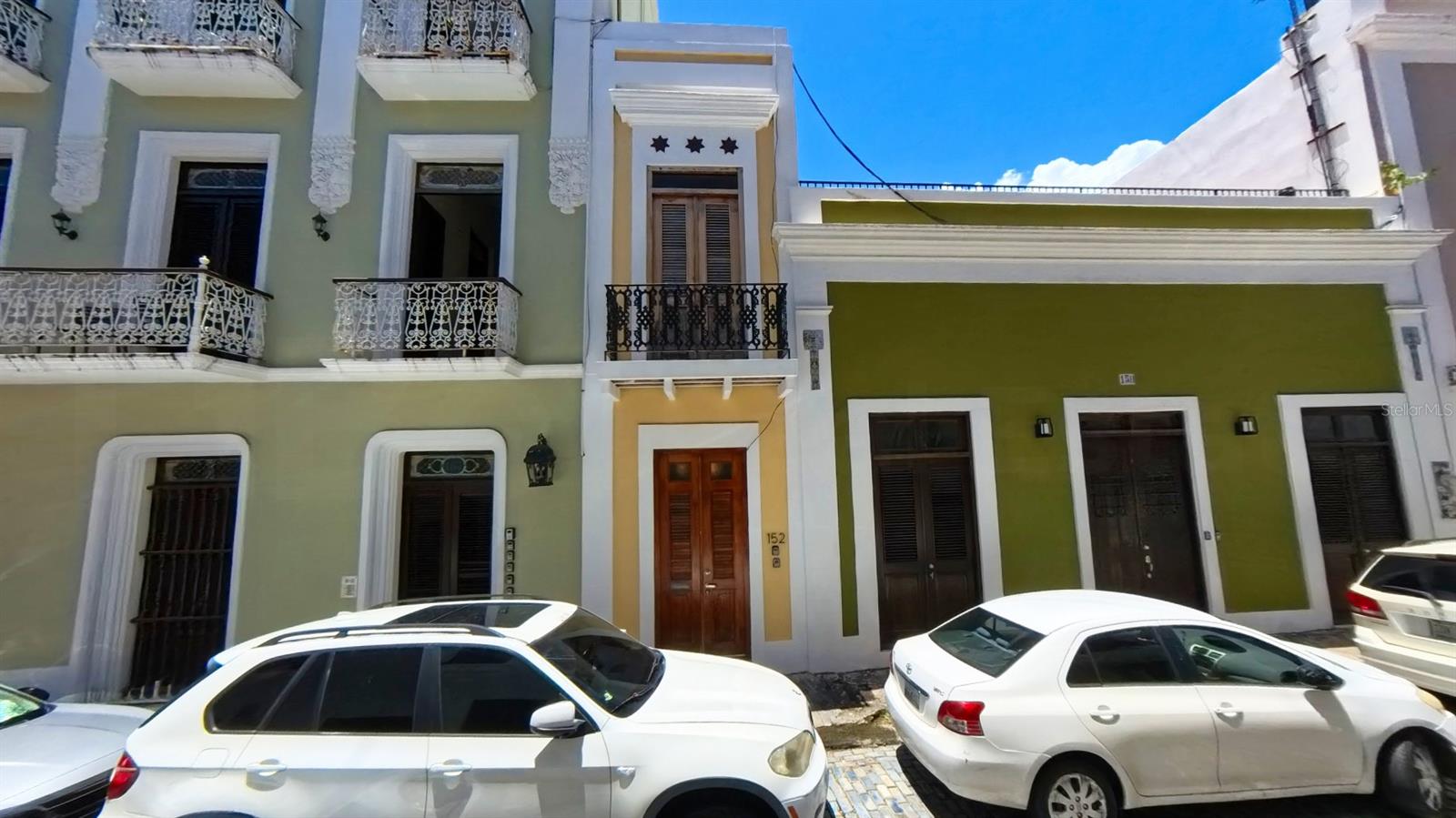 Do you imagine having a property in a neighborhood recognized for its architecture, beautiful beaches, and excellent food? This situation could be possible, and you can make it happen, but how? The answer is straightforward: invest in a single home for sale.LiBe Real Estate has the perfect single house for sale: 152 Sol Street, San Juan, PR 00901. It features two bedrooms, two bathrooms, and 2,000 Ft². We know this property is fantastic! Don’t lose this opportunity to increase your earnings.