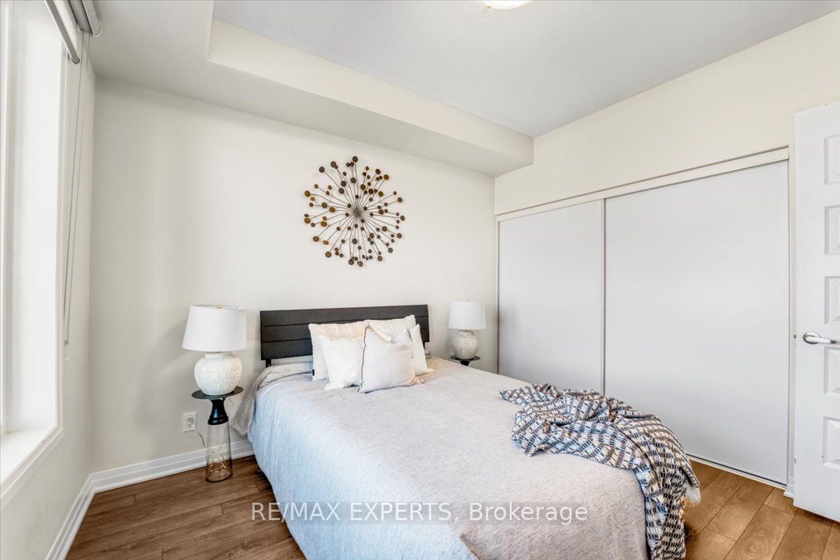 1105 E Leger Way 527