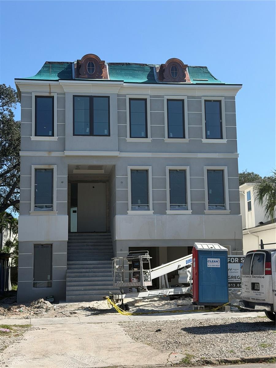 513 E Davis Boulevard
